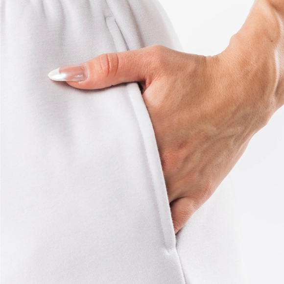 NWT ALPHALETE Women’s Athletics Fleece Sweat Short White Smoke Size SMALL - Picture 5 of 9